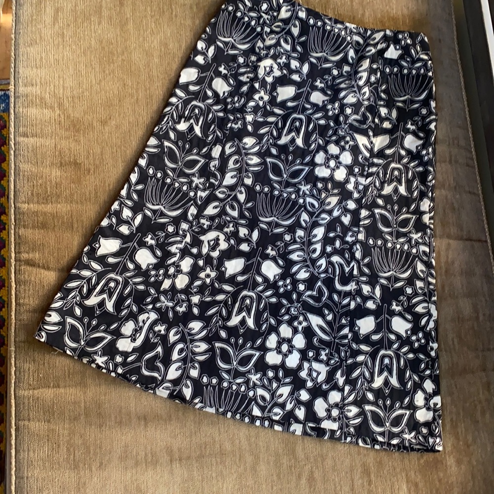 Sigrid Olsen black and white 100% skirt. texture